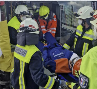 Übung der freiwilligen Feuerwehr Augst und dem DRK